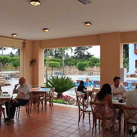 Omega Hotel apartamentowy Platanés